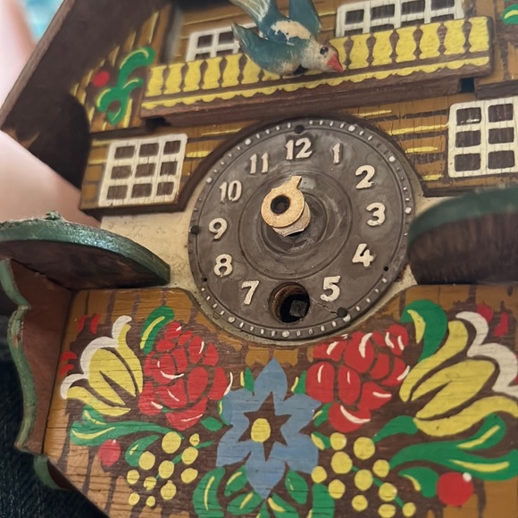 Vintage Small Cuckoo Clock from Germany Wood Clock Hand Painted - Needs Repair - Picture 5 of 16
